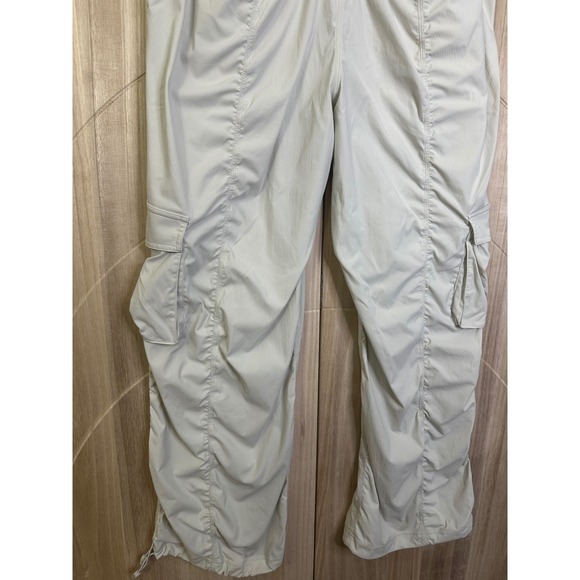 NWT Lululemon Dance Studio Relaxed-Fit Mid-Rise Cargo Pant
Bone Size XL - Picture 14 of 15